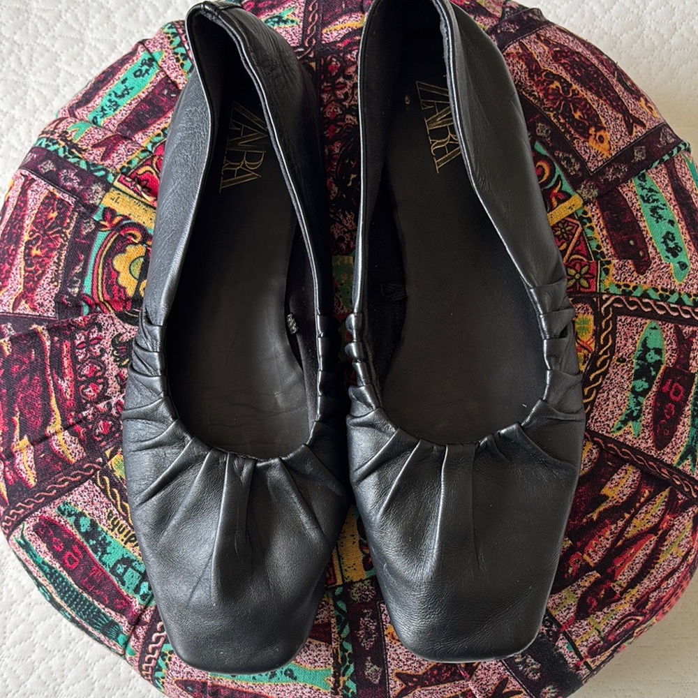 Zara Women's Black Leather Flats